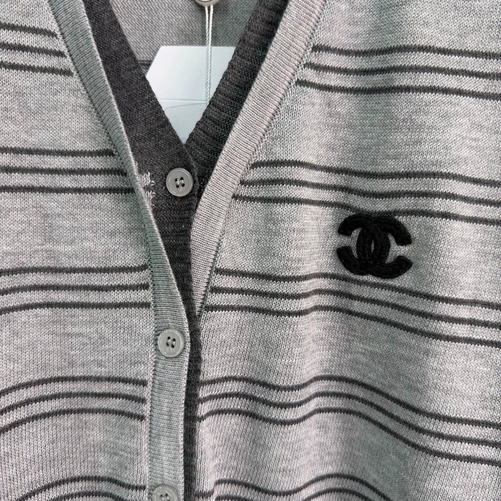 26Early Autumn V-Neck Cardigan