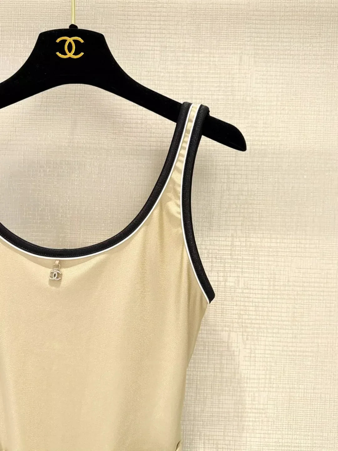 25 new summer contrast color suspender swimsuit