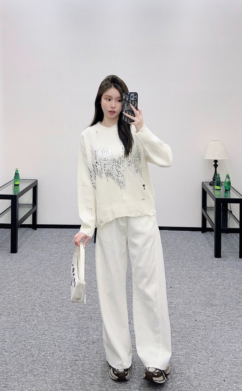 25fw Broken hole sequin round neck sweater