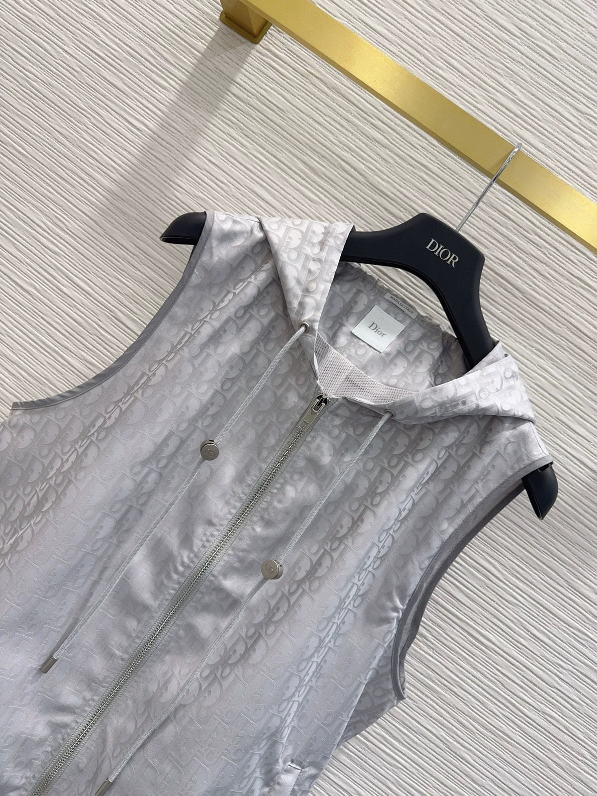 26 New Vest