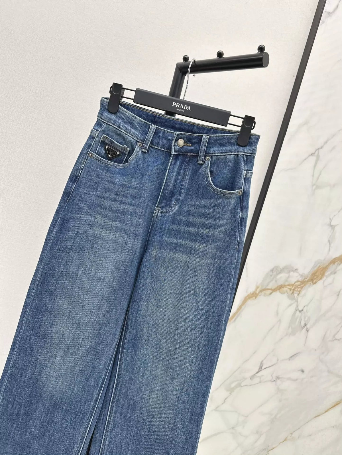 25fw Triangle logo straight leg jeans