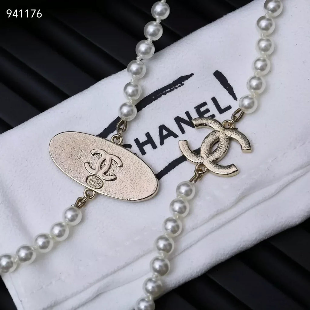 Elliptical pearl sweater chain