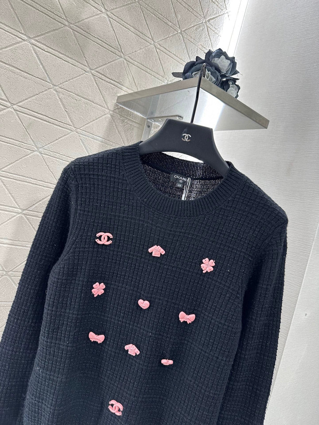 C 25 A simple logo sweater with a chain detail at the back waist.