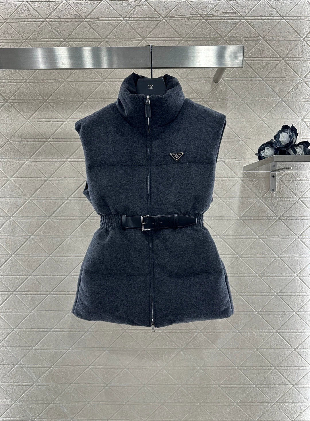 25fw Stand up collar, waist belt, down vest