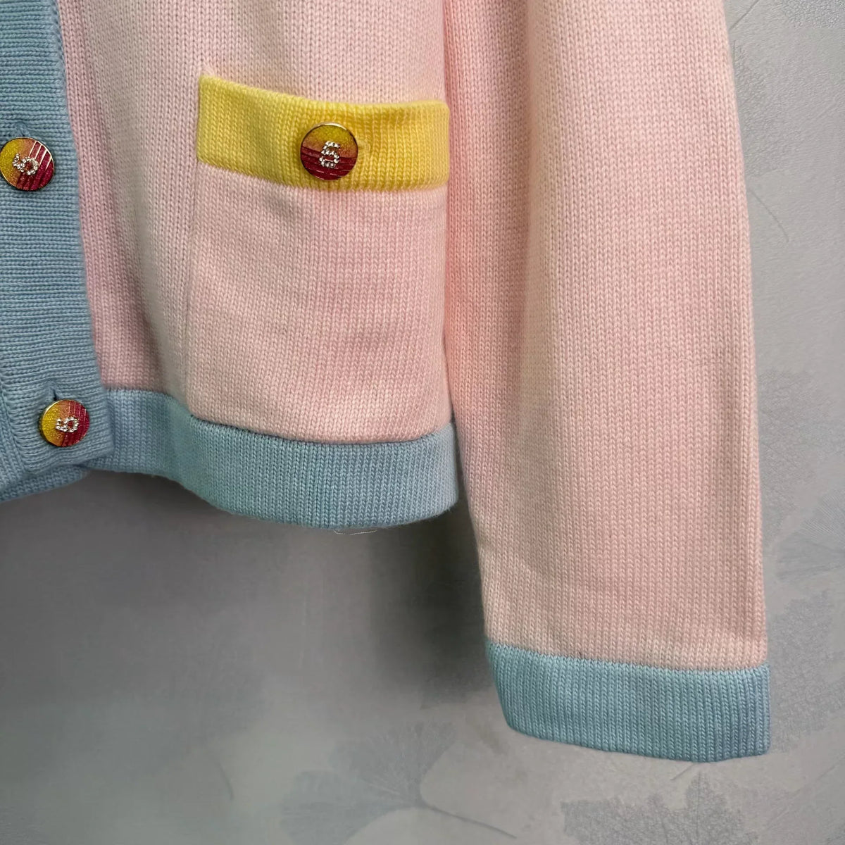 Color-blocked V-neck Cardigan