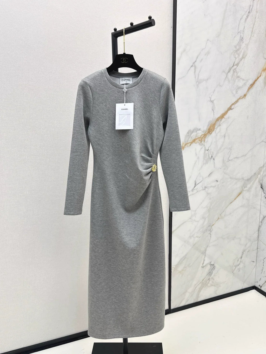 25 Hardware decoration long waist cinching dress