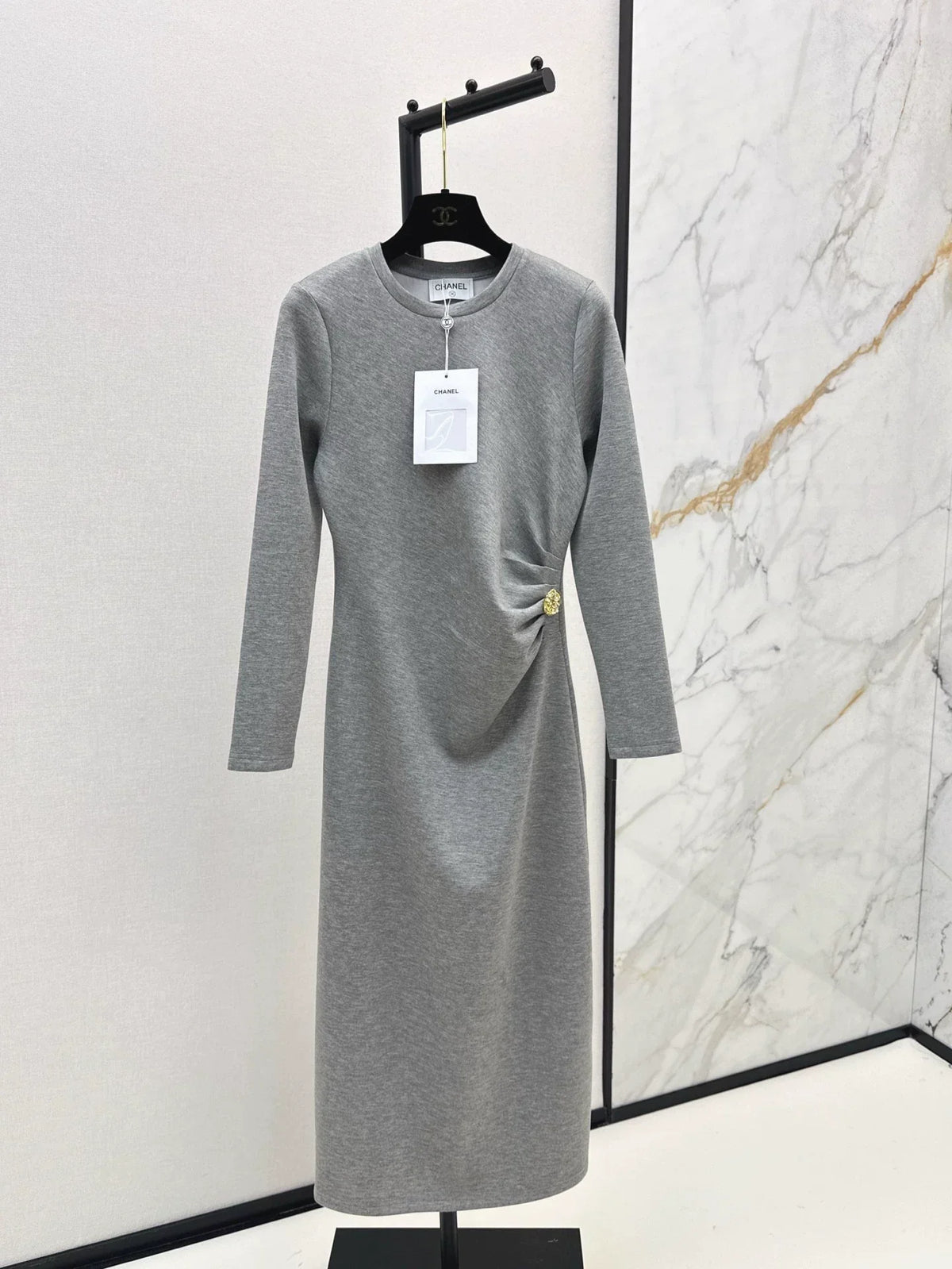 25 Hardware decoration long waist cinching dress