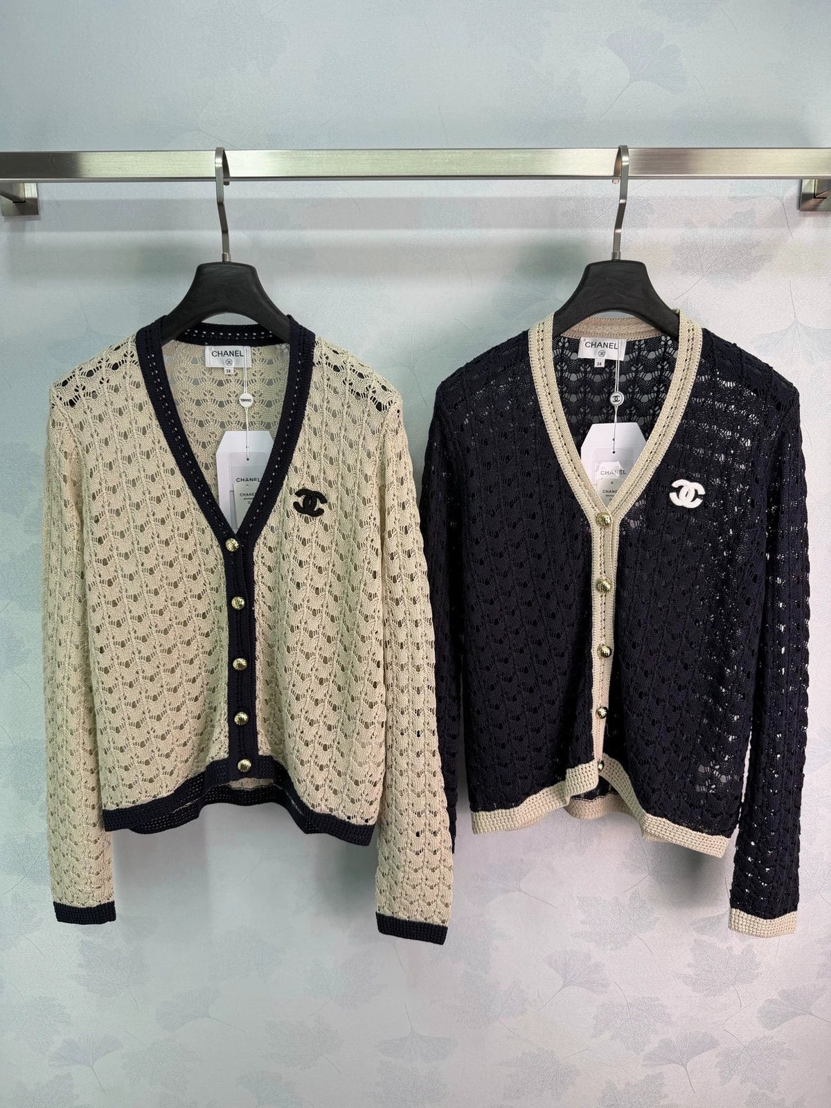 26 Early Autumn New V-Neck Sleeveless Knit Cardigan