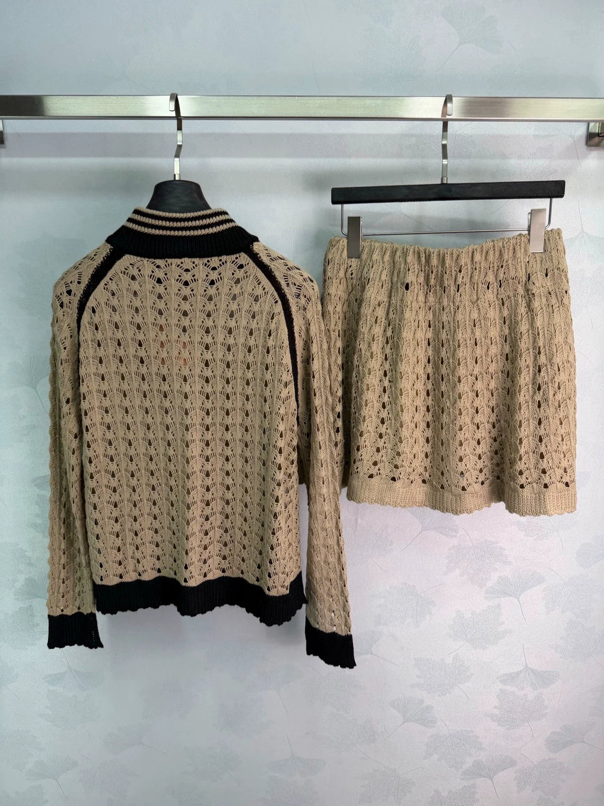 26Cut-Out Knit Set
