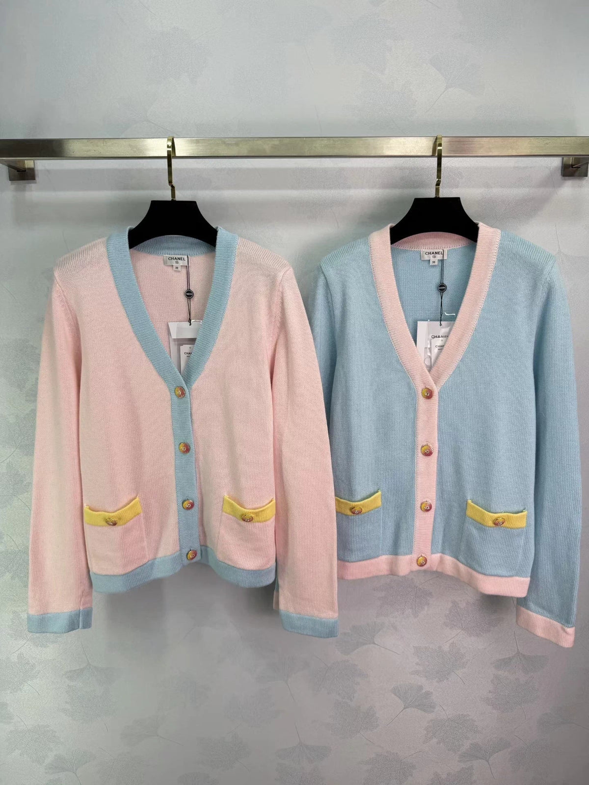 Color-blocked V-neck Cardigan
