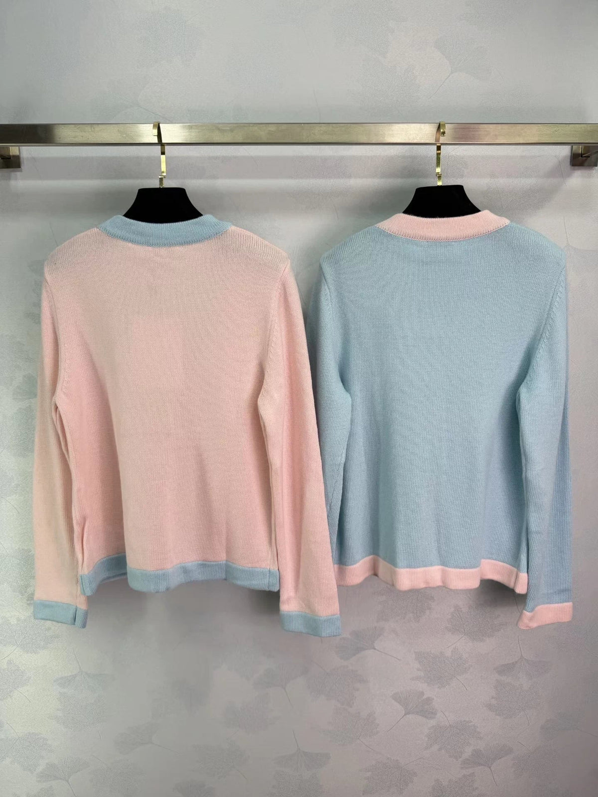 Color-blocked V-neck Cardigan