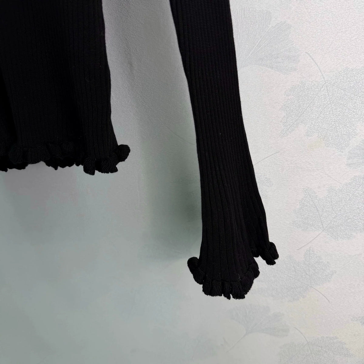 26 Early Autumn New V-Neck Ribbed Ruffle Cuff Bell Sleeve Knit Top/*