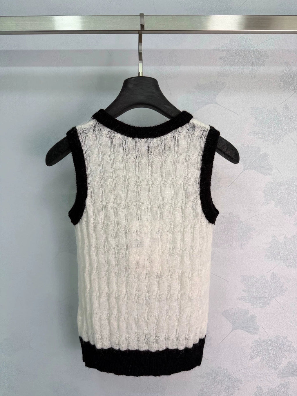 26 New Knit Vest