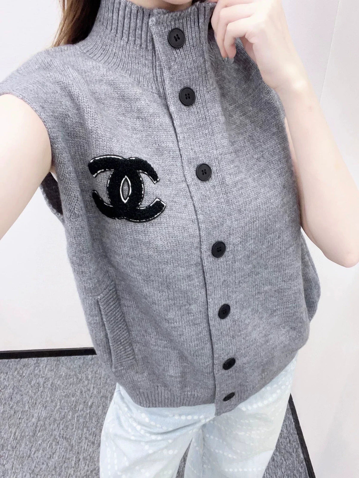 25fw Knitted vest