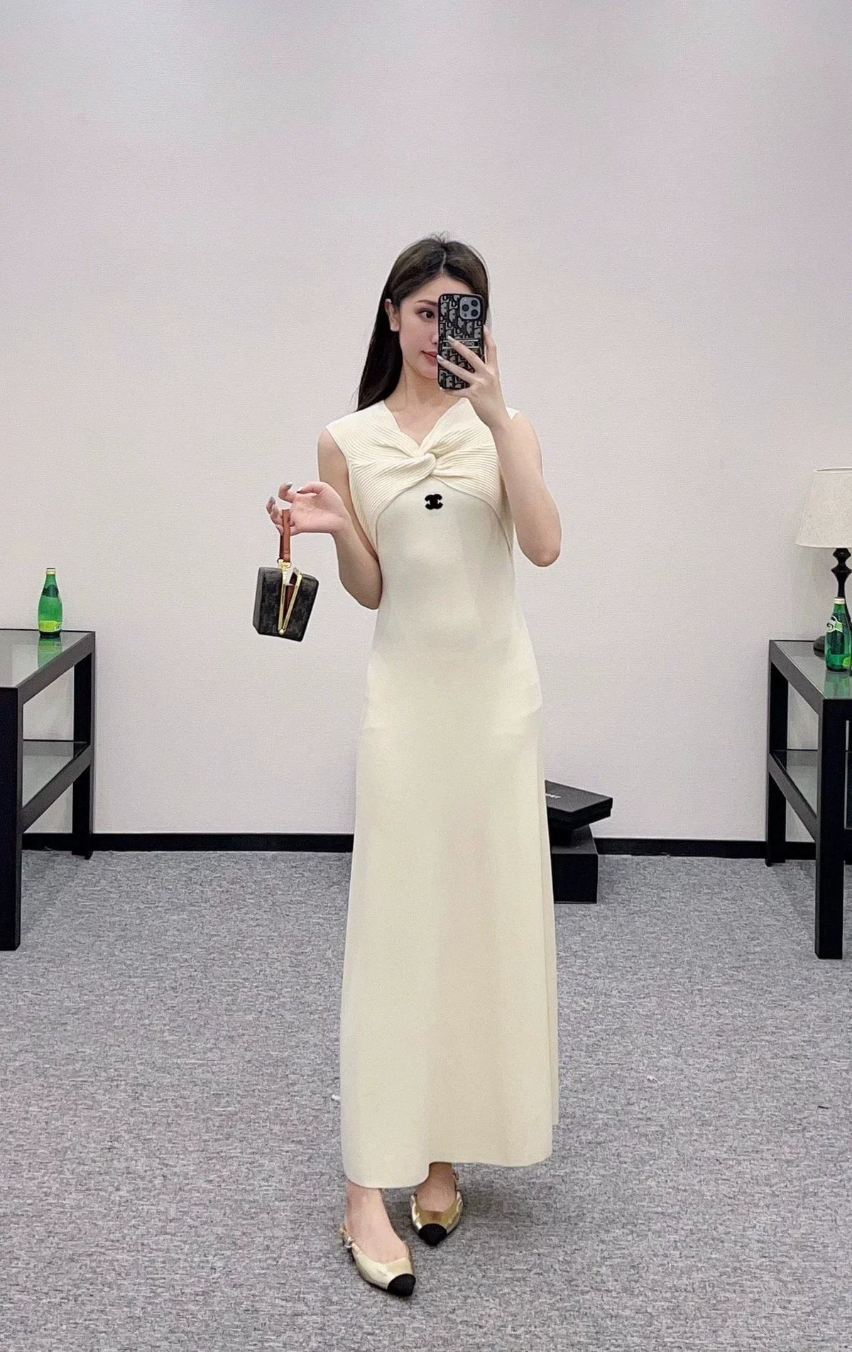 25 Off-the-shoulder knitted vest dress