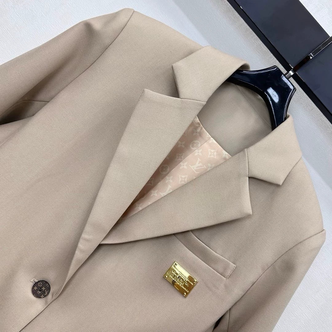 26 New Leather Buckle Pleated Blazer