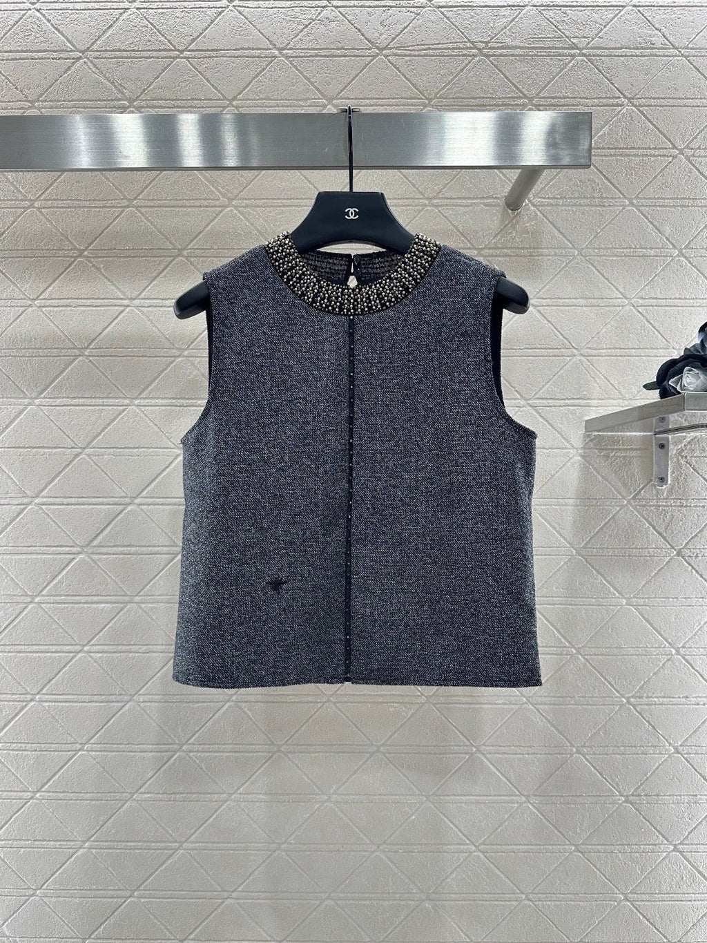 25fw Sleeveless top and skirt set