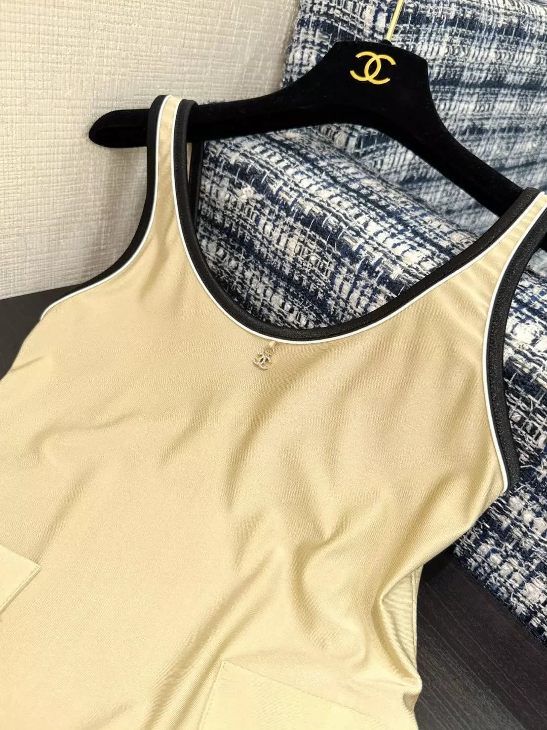 25 new summer contrast color suspender swimsuit