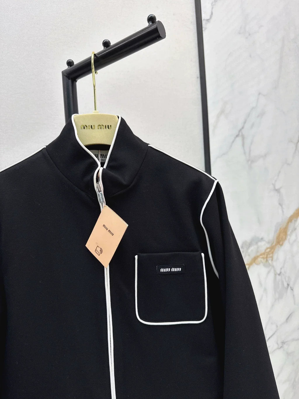 25fw Air layer fabric jacket with trim design