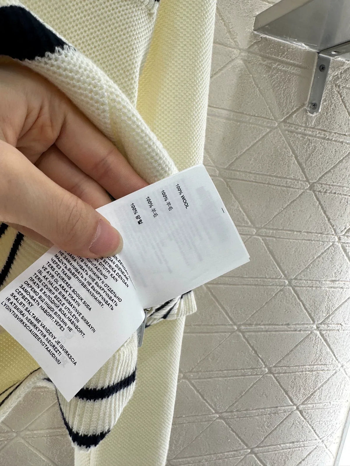 25fw V-neck striped knitted cardigan
