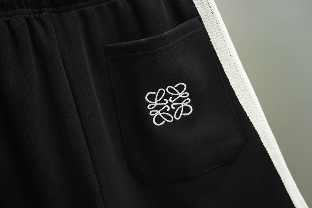 Knitted fabric embroidered shorts