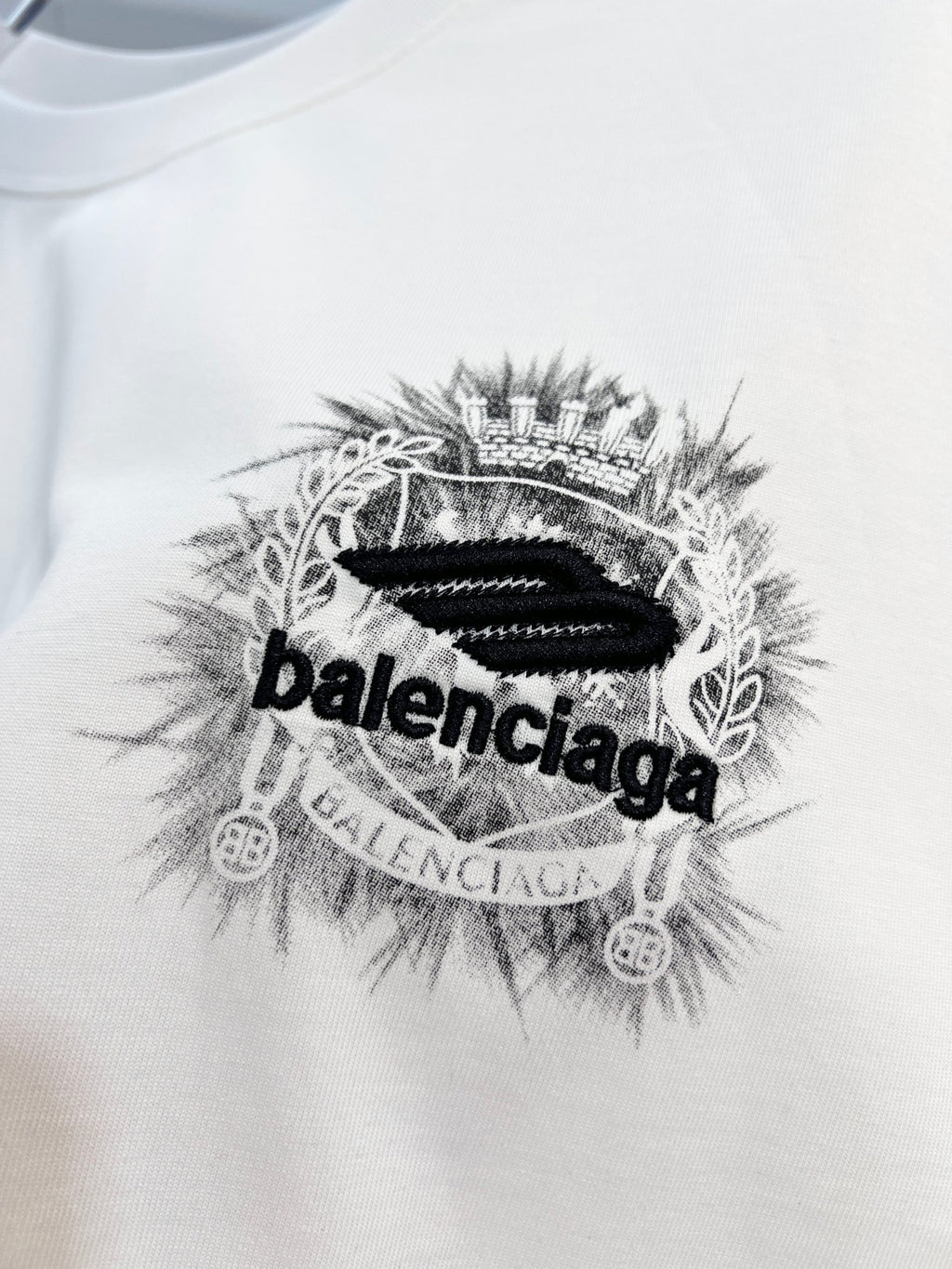 Wheat ear embroidered letter logo t-shirt