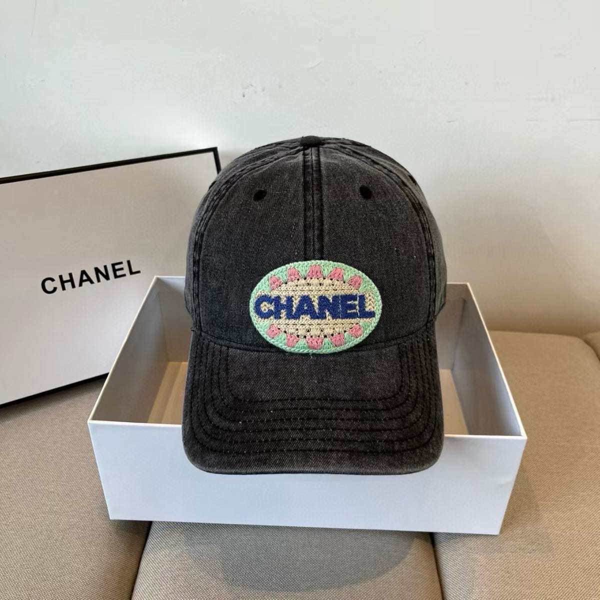 Explosive letter embroidered baseball cap