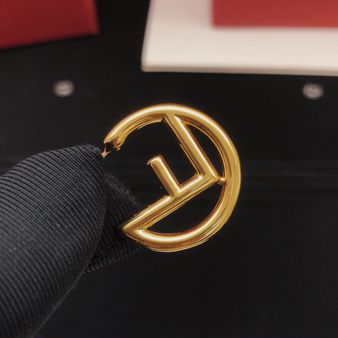 Circular ear hook surface