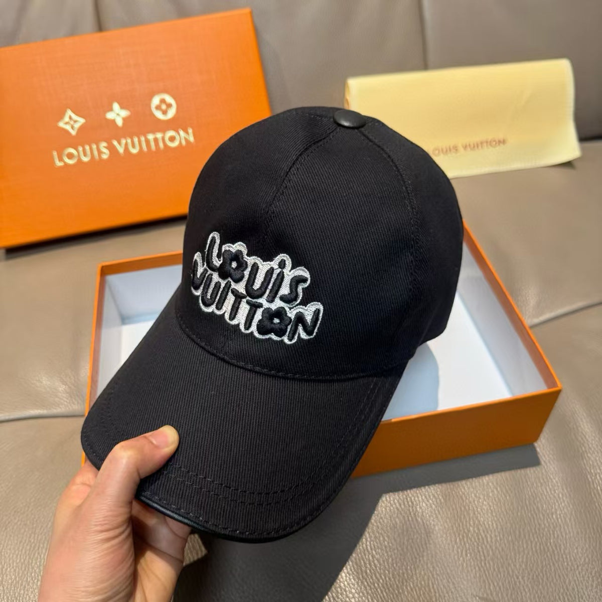 New embroidered canvas baseball cap