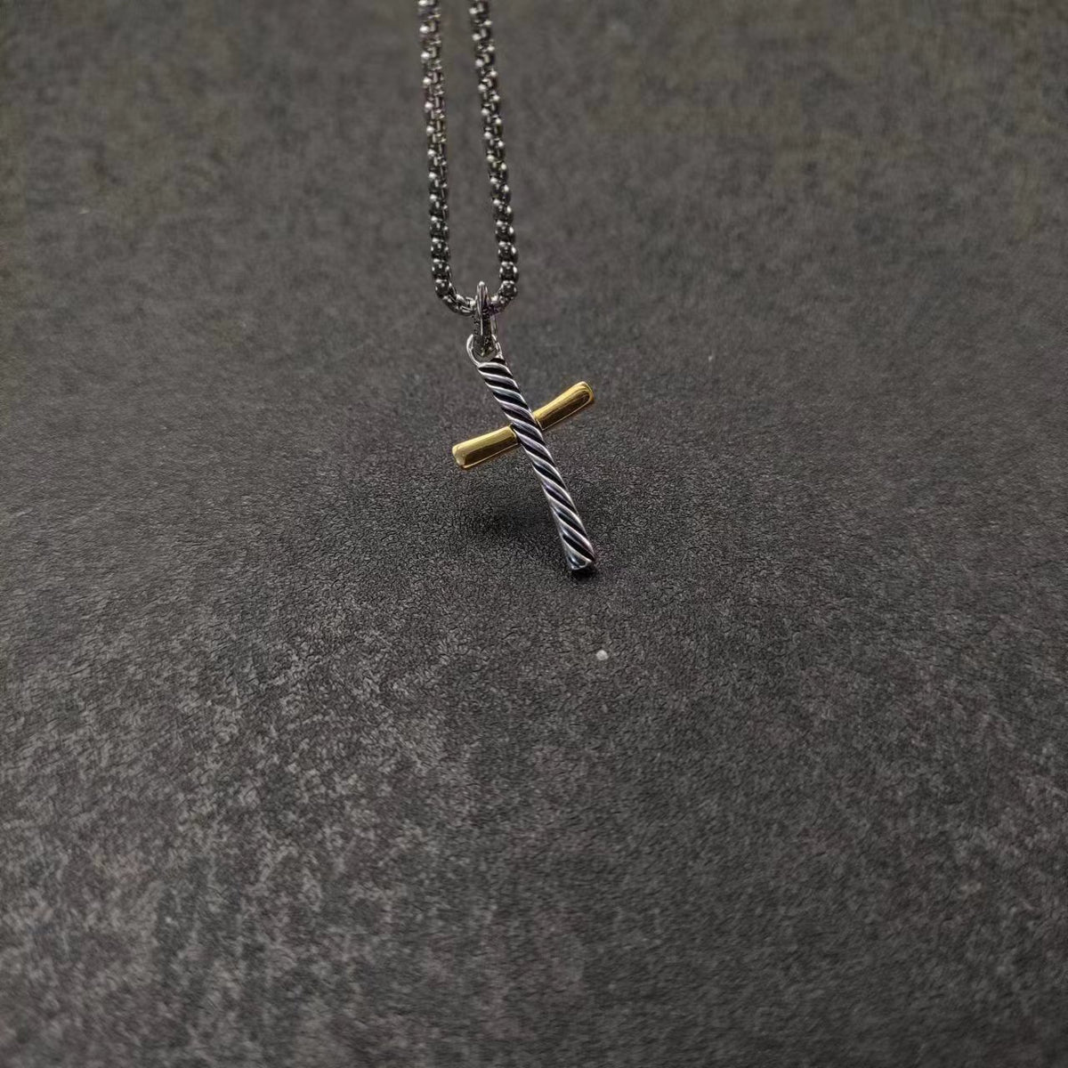 Colorful cross necklace with horizontal edges