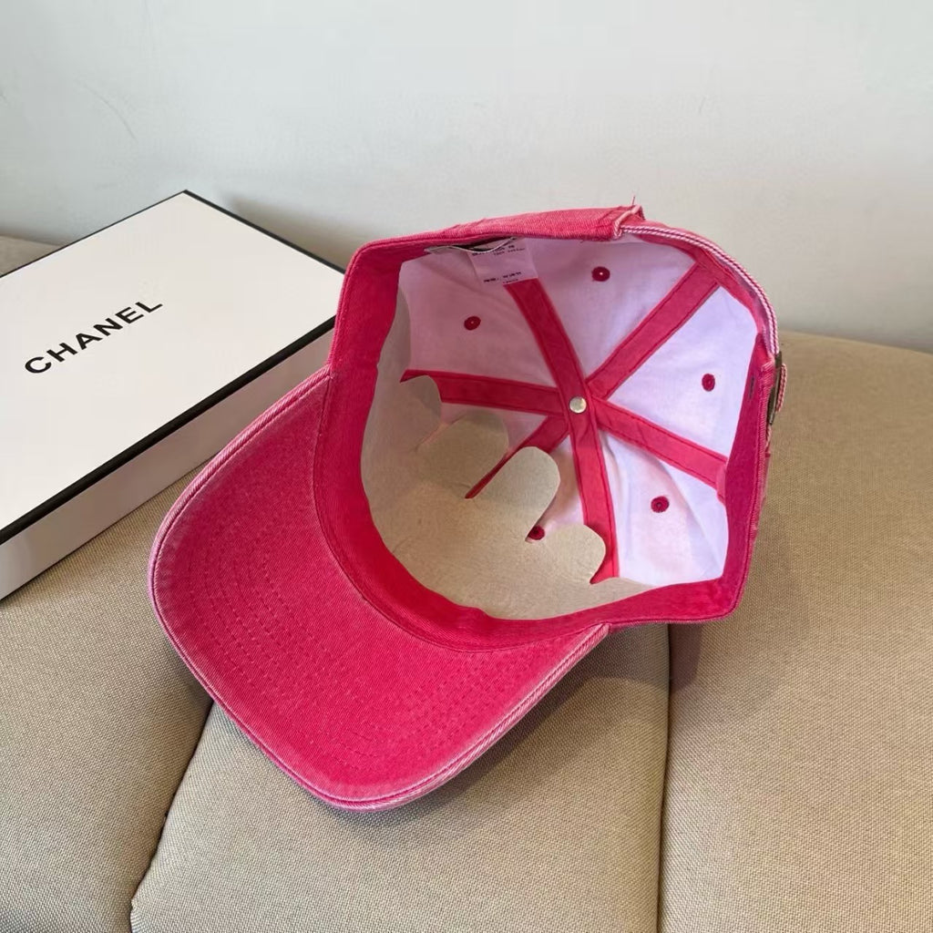 Explosive letter embroidered baseball cap
