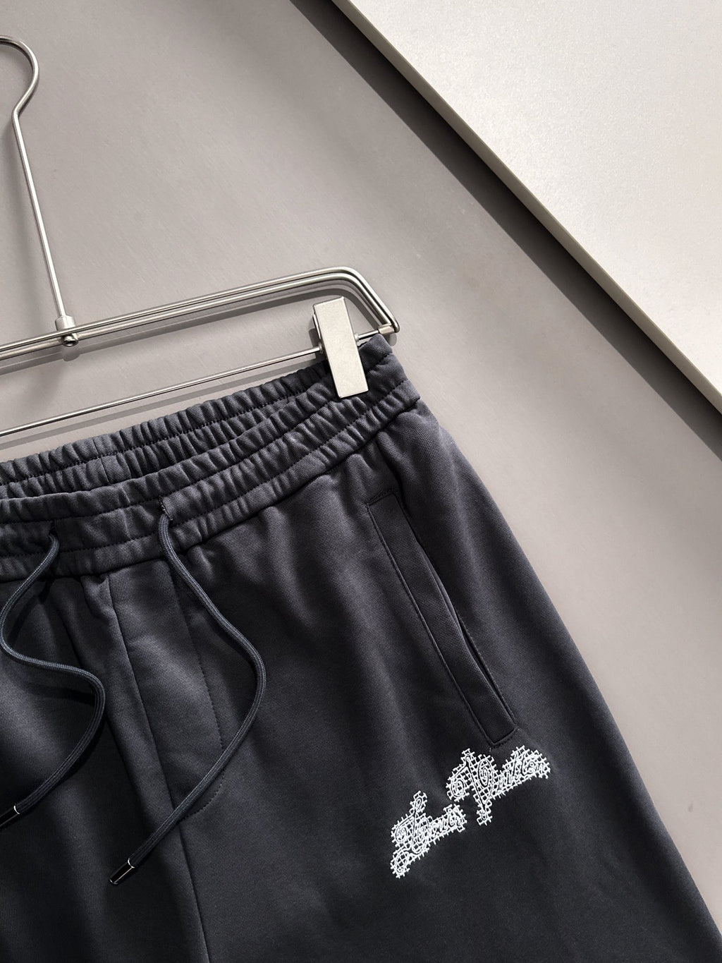 Essential casual shorts for daily commuting wear