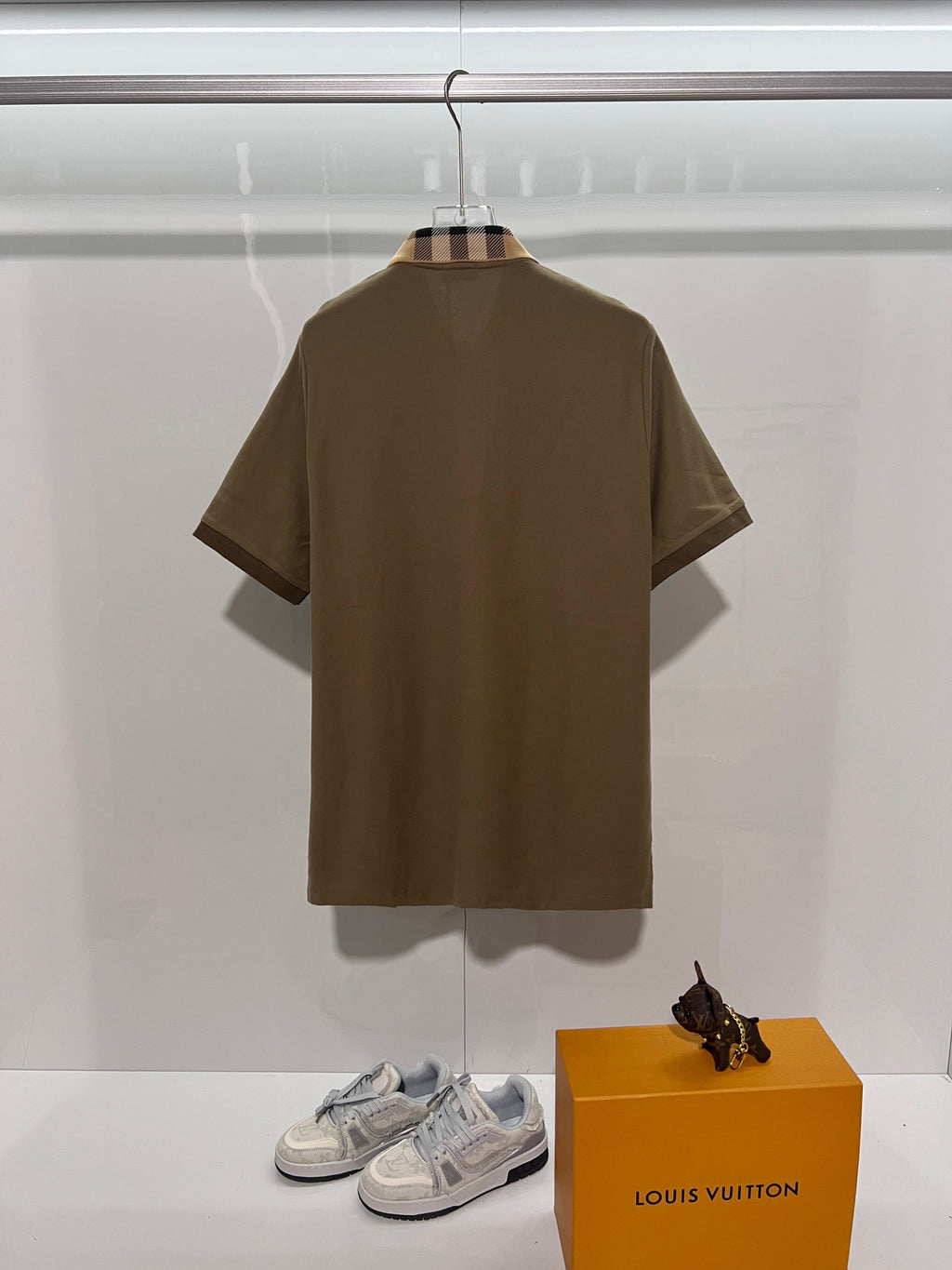 Minimally spliced contrasting plaid collar with letter polo shirt