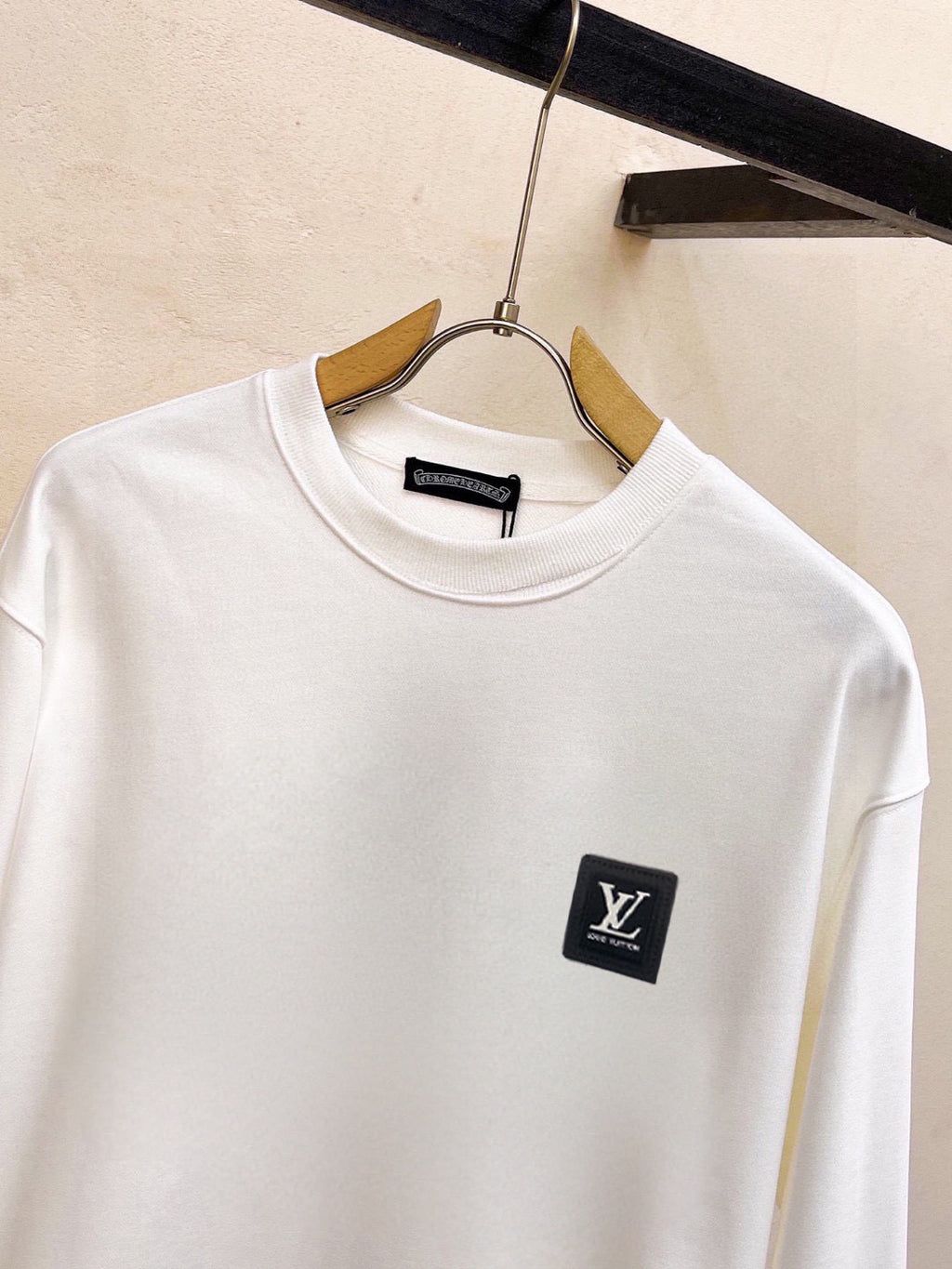 New long sleeved round neck sweatshirt 5