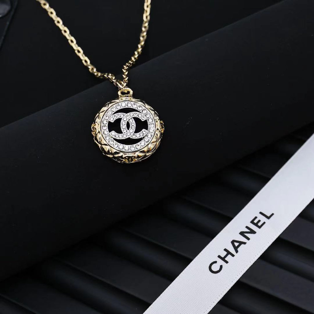 Two tone gold coin palace retro round necklace