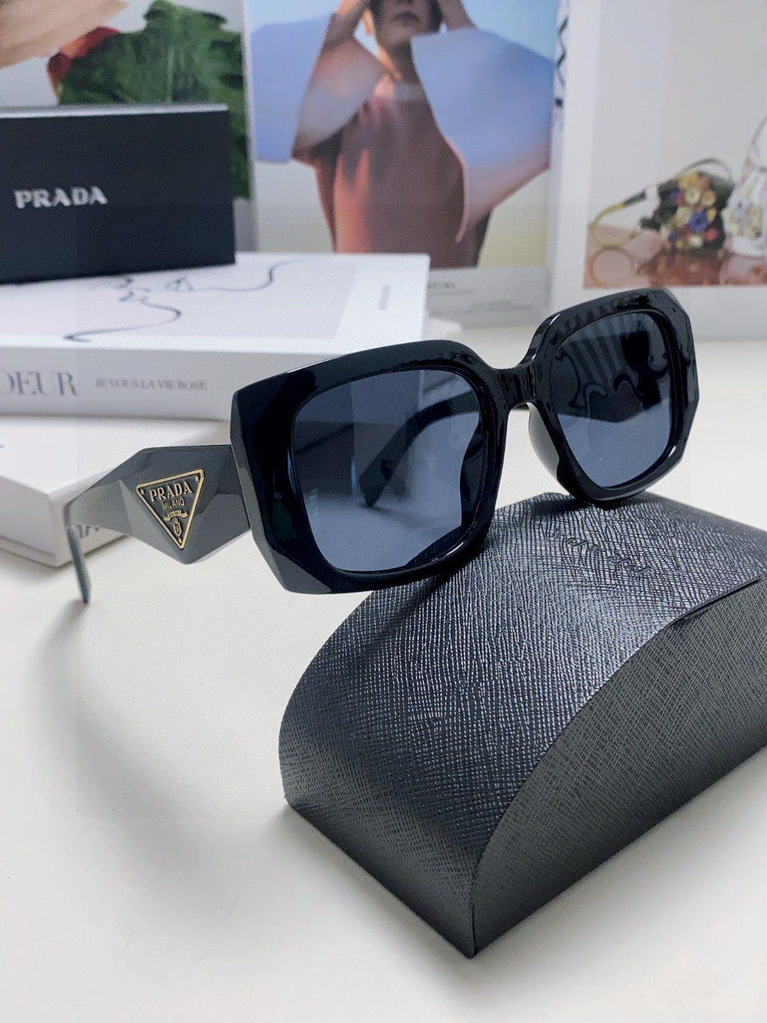 Retro inverted triangle logo sunglasses
