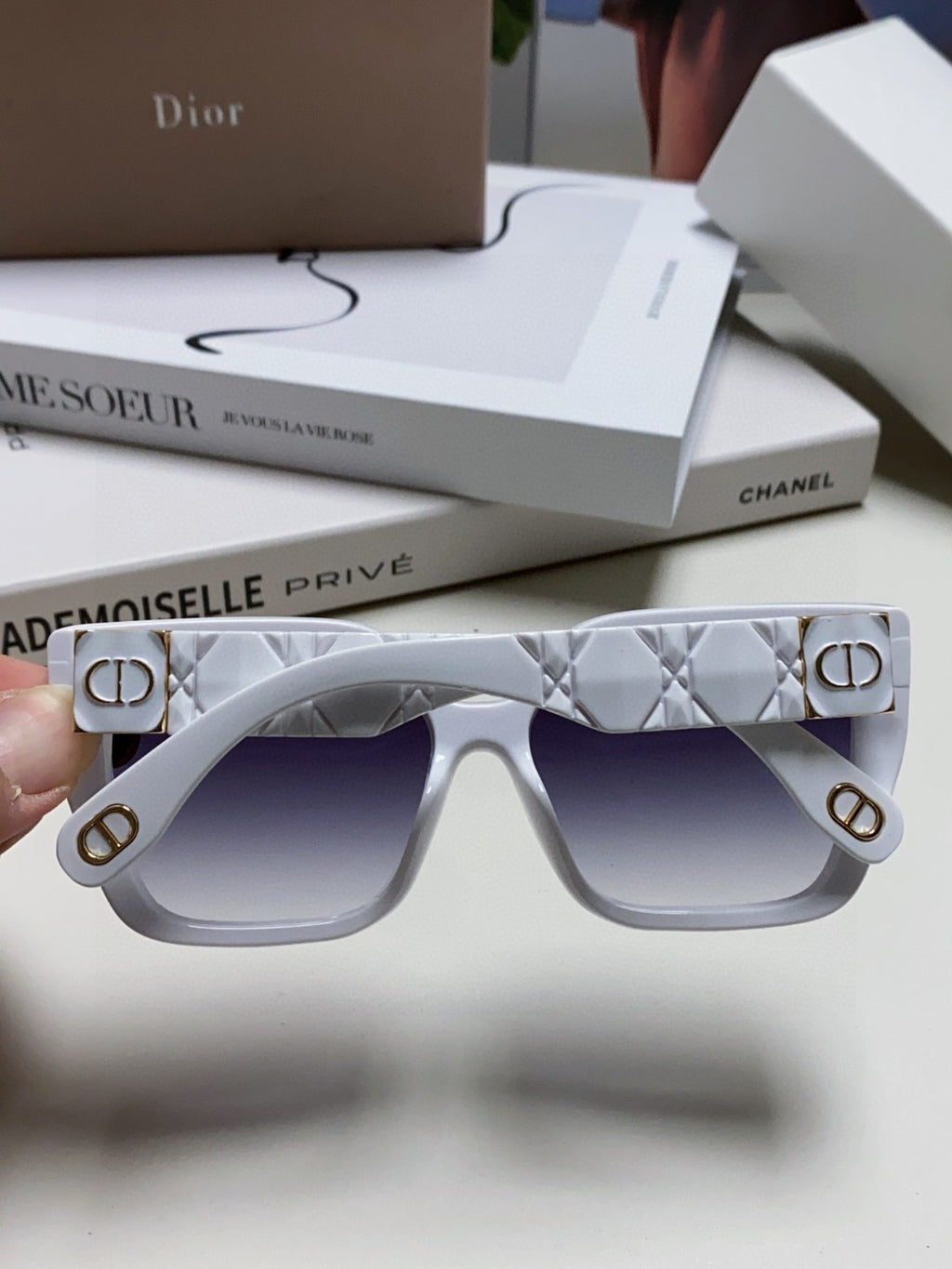 Super Beautiful Geometric Lingge Mirror Legs Super Beautiful New Women's Sunglasses