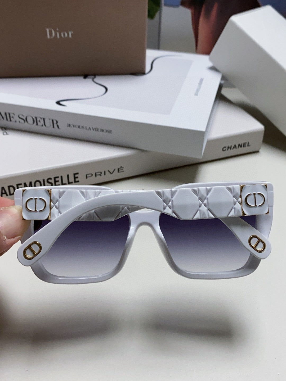 Super Beautiful Geometric Lingge Mirror Legs Super Beautiful New Women's Sunglasses