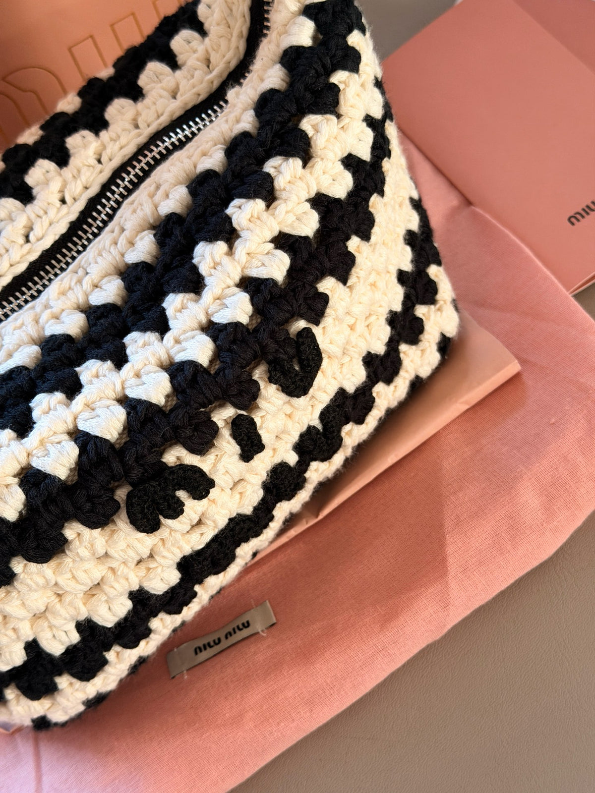Black and white woven lunch box bag