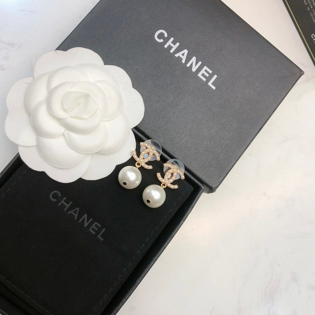 New early spring pearl earrings