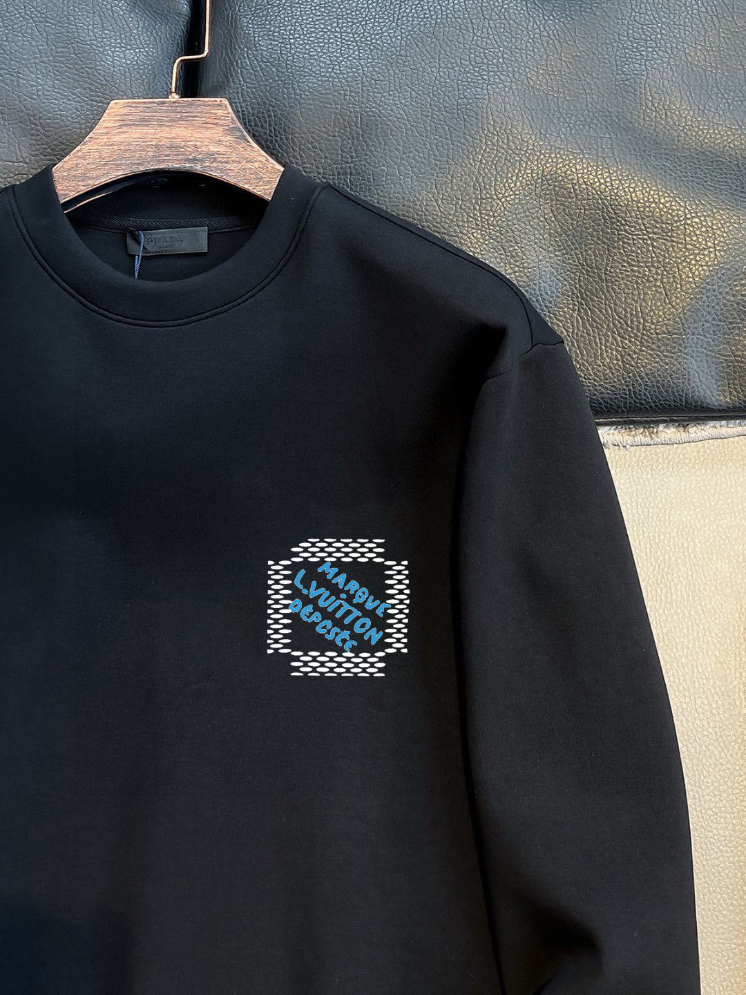 New long sleeved round neck sweatshirt 12