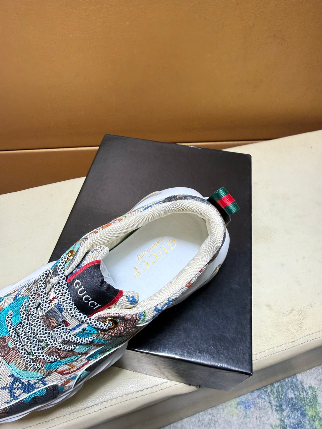 Unique modern style sports shoes