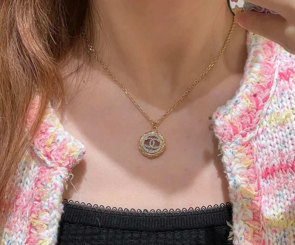 Two tone gold coin palace retro round necklace
