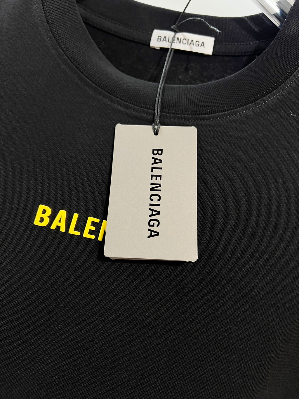 Foam offset small letter round neck T-shirt
