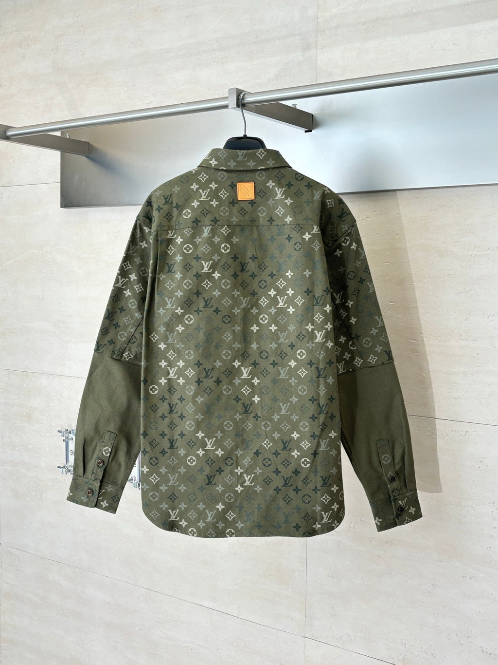Full printed camouflage pointed collar long sleeved shirt