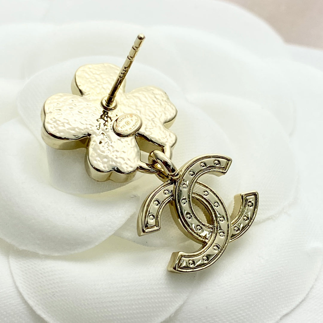 Four leaf clover pentagram ⭐ ear stud