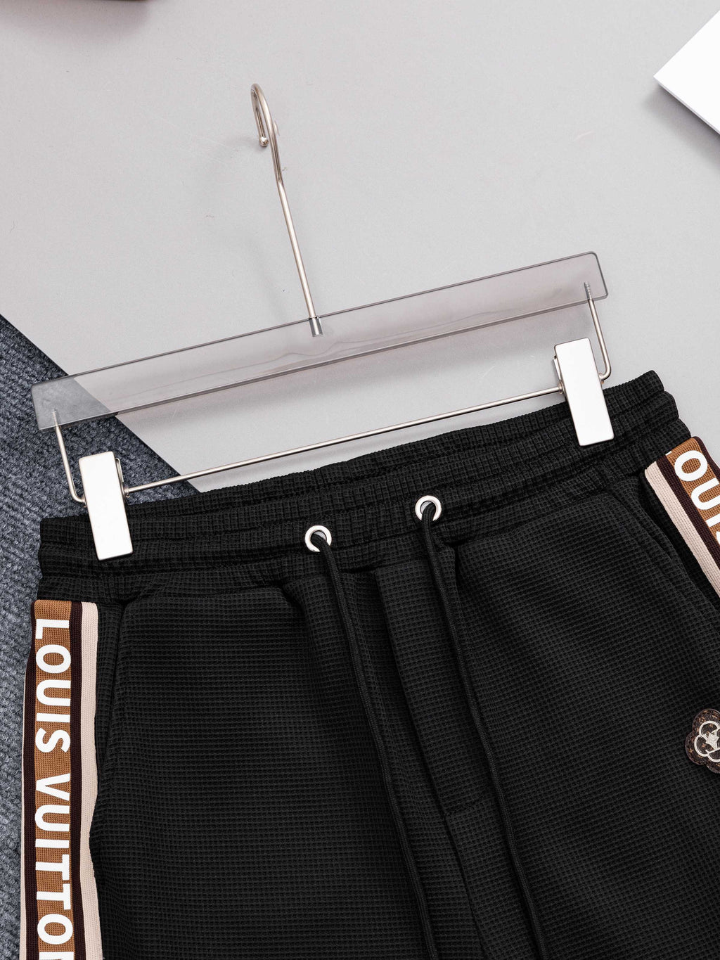 Knitted embroidery logo shorts
