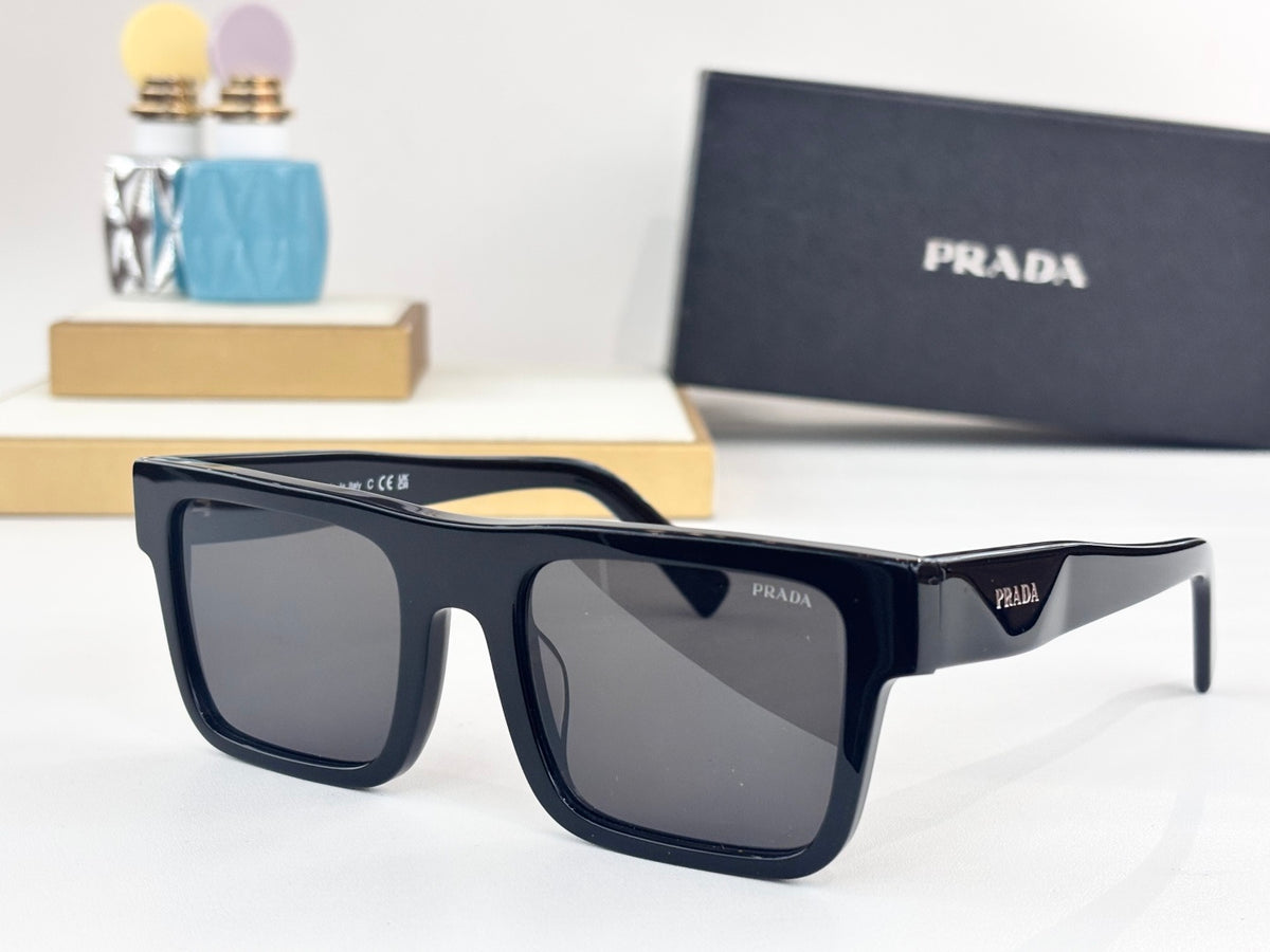 Wide edge fashionable sunglasses
