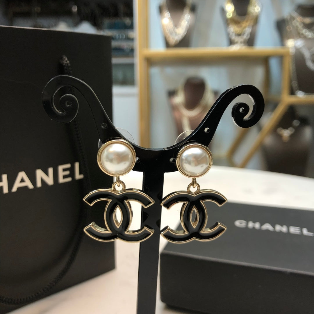 Pearl enamel earrings