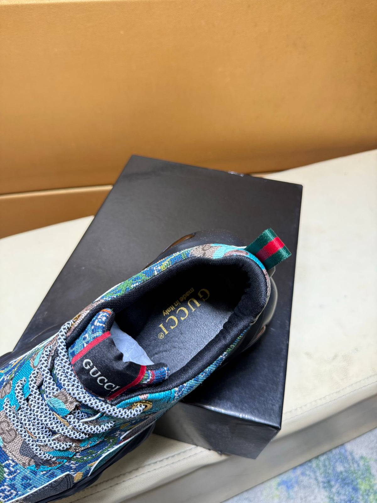 Unique modern style sports shoes